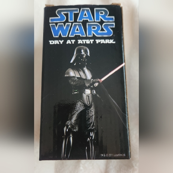 2011 SAN FRANCISCO GIANTS STAR WARS WILSON IN CORBONITE STADIUM GIVEAWAY NIB !! - Picture 2 of 13